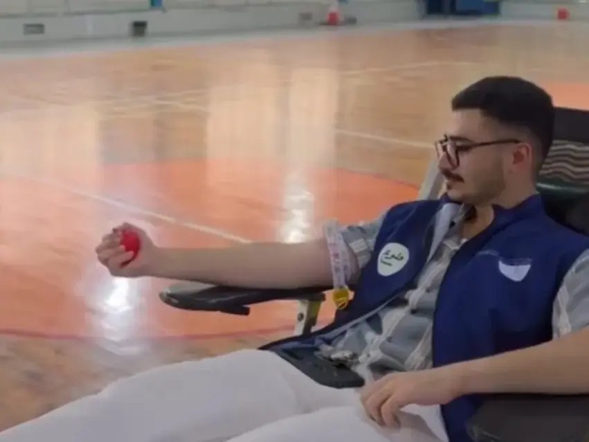 A donor in a Tawwa volunteer vest at the blood drive
